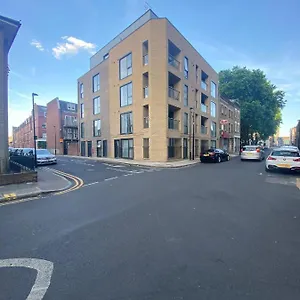  Apartment London, Jaccuzzi,newbuild, 2 Bedrooms Two Baths United Kingdom